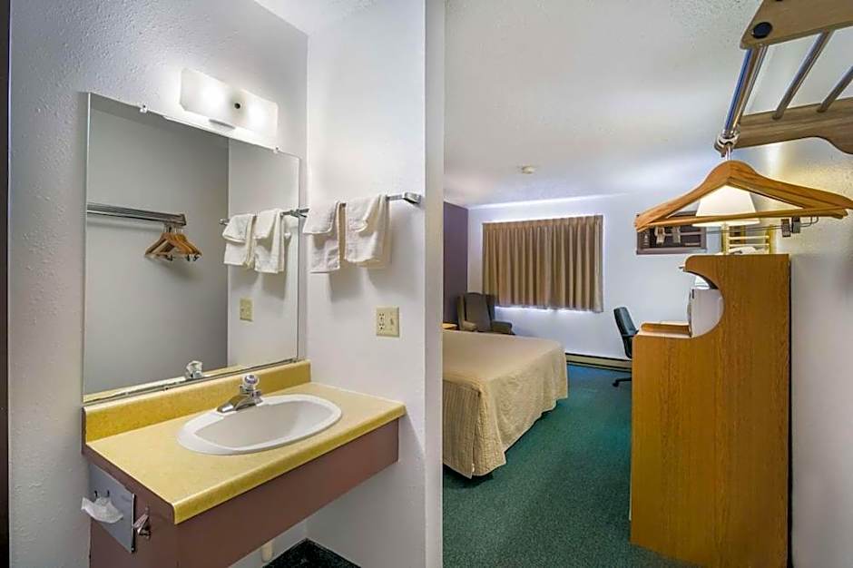 Rodeway Inn Gateway to Medora T-Roosevelt & Makoshika State Park