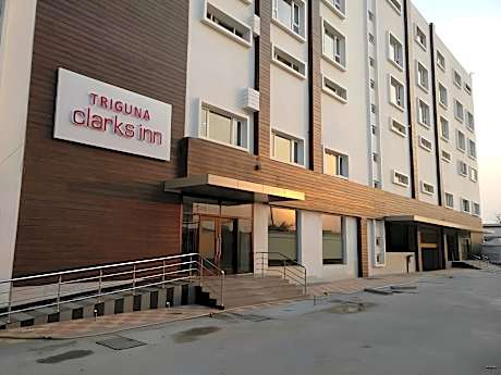 Triguna Clarks Inn 