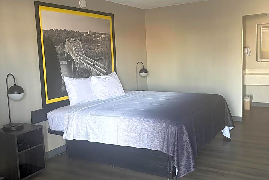 Super 8 by Wyndham Birmingham Downtown