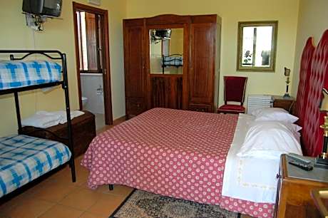 Junior Suite (2 Adults + 2 Children)