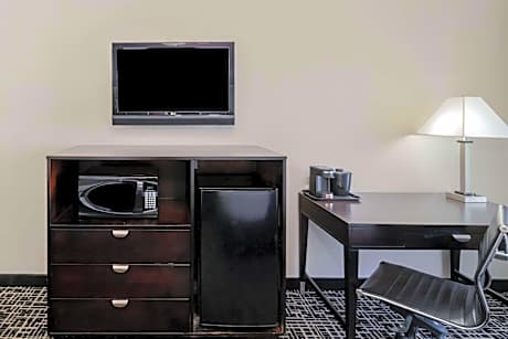 1 King Bed One-Bedroom Suite Non-Smoking