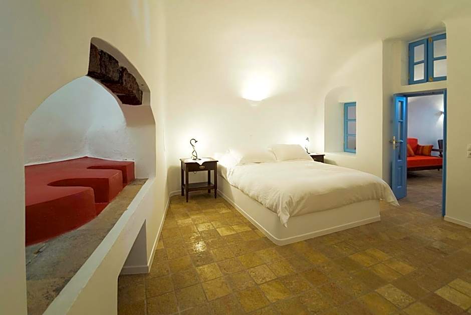 Pantelia Suites