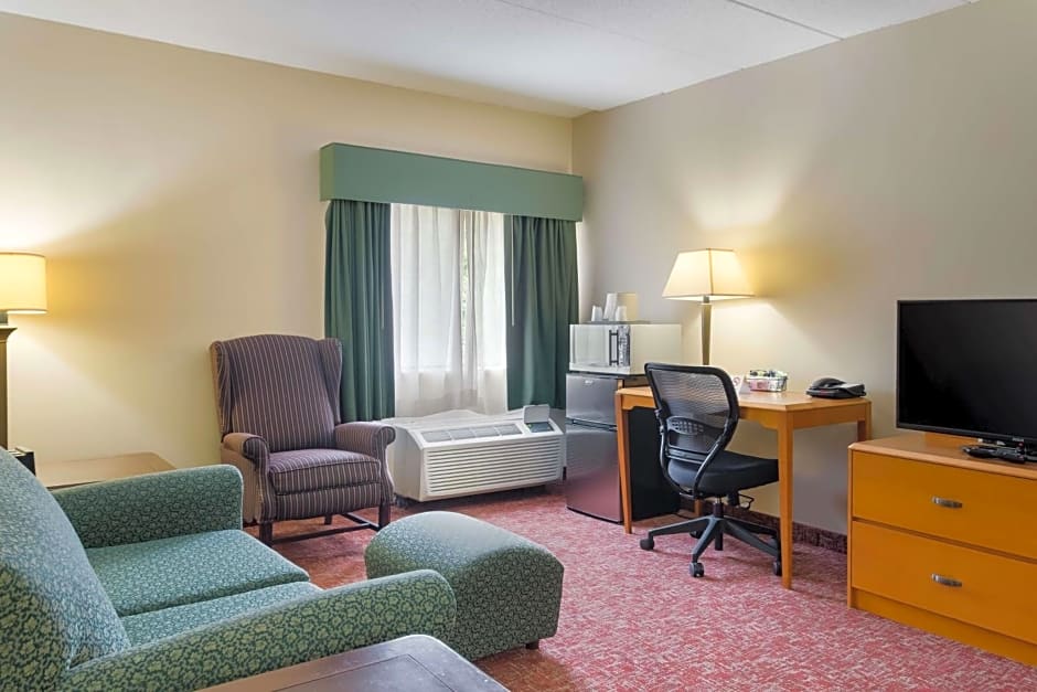 All Seasons Inn & Suites