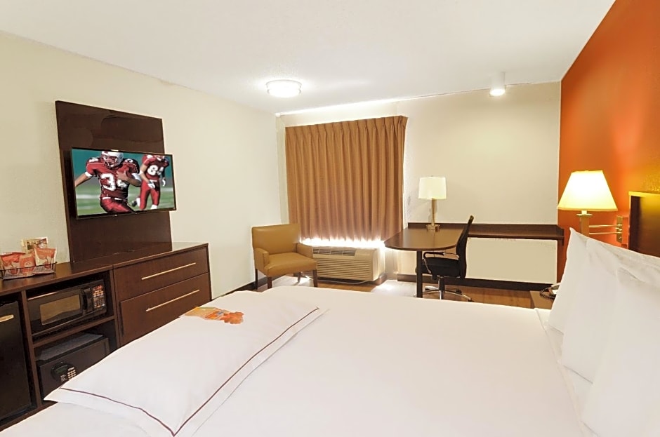 Red Roof Inn PLUS+ Houston - Energy Corridor