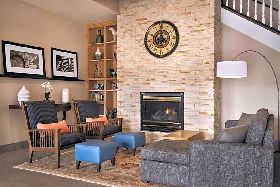 Country Inn & Suites by Radisson, Dakota Dunes, SD