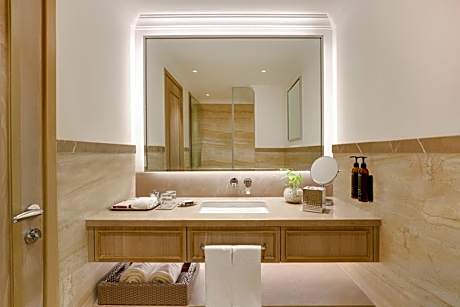 Aurika Suite with Complimentary Two way Airport Transfer and Happy Hours 1 + 1 offer (On select Brands only).Timing : 1700hrs – 2000hrs and 10% discount on Spa