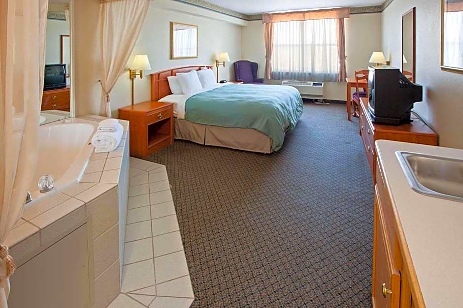 Country Inn & Suites by Radisson, Lansing, MI