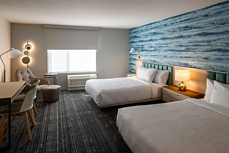 Studio with Two Queen Beds and Roll-In Shower - Mobility Accessible