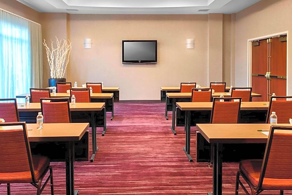 Courtyard by Marriott Newark Elizabeth