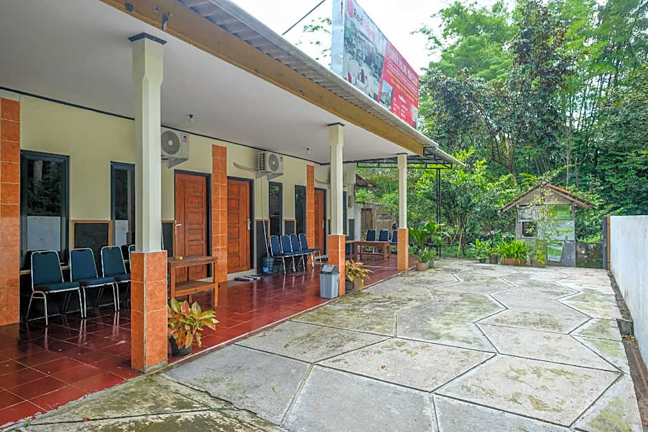 RedDoorz near Museum Gunung Merapi