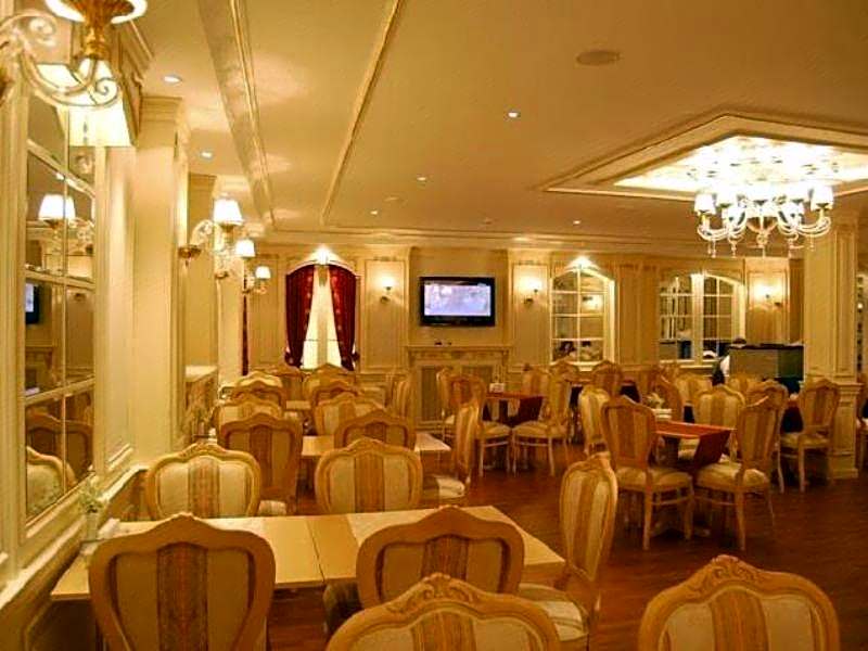 Albatros Premier Hotel