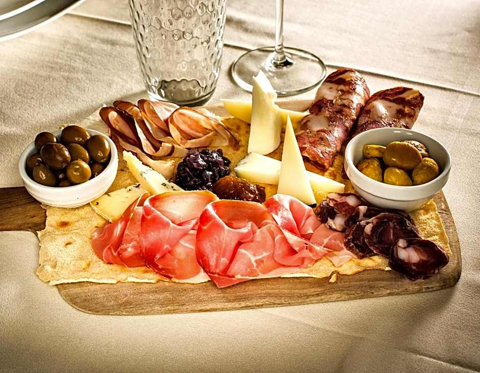 Sardegna Hotel - Suites & Restaurant