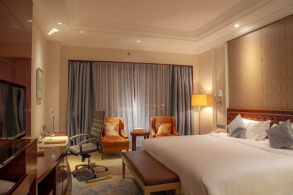 Photo 1 of 3 of Deluxe 1 King Bed, City View