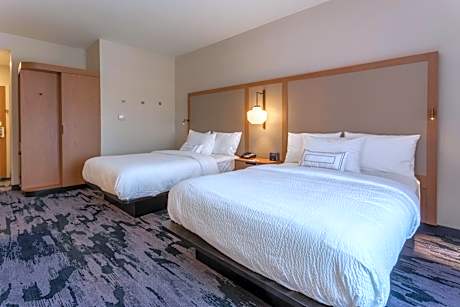 Queen Room with Two Queen Beds - Hearing Accessible