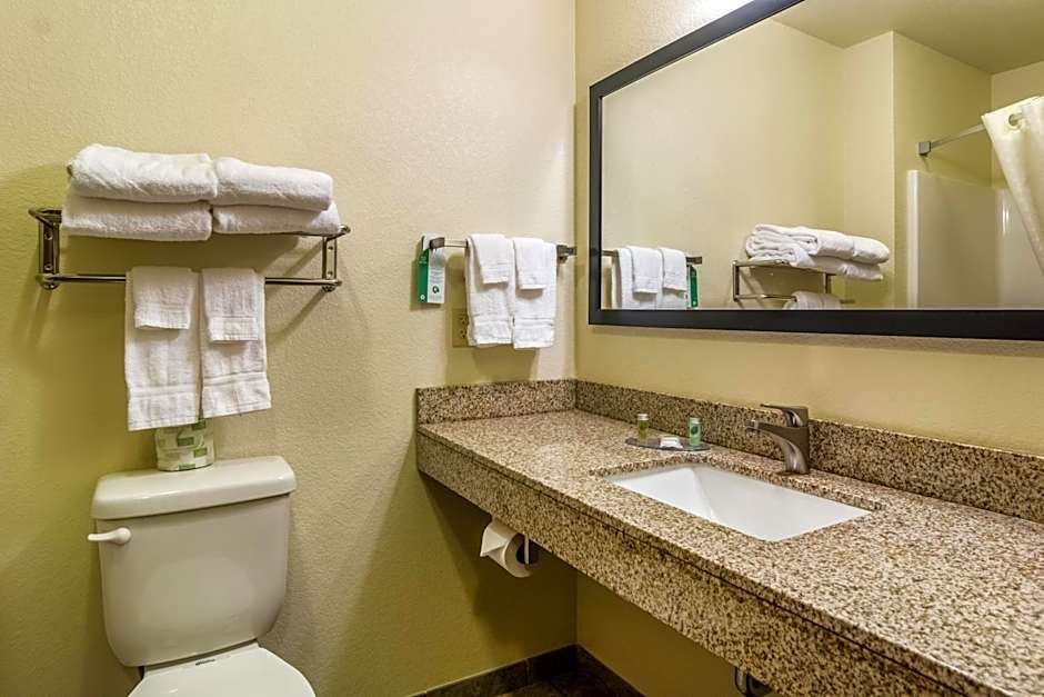 Cobblestone Hotel & Suites - Torrington