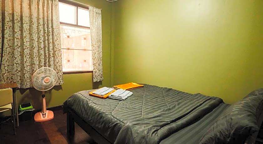 Chommuang Guest House At Ayutthaya.