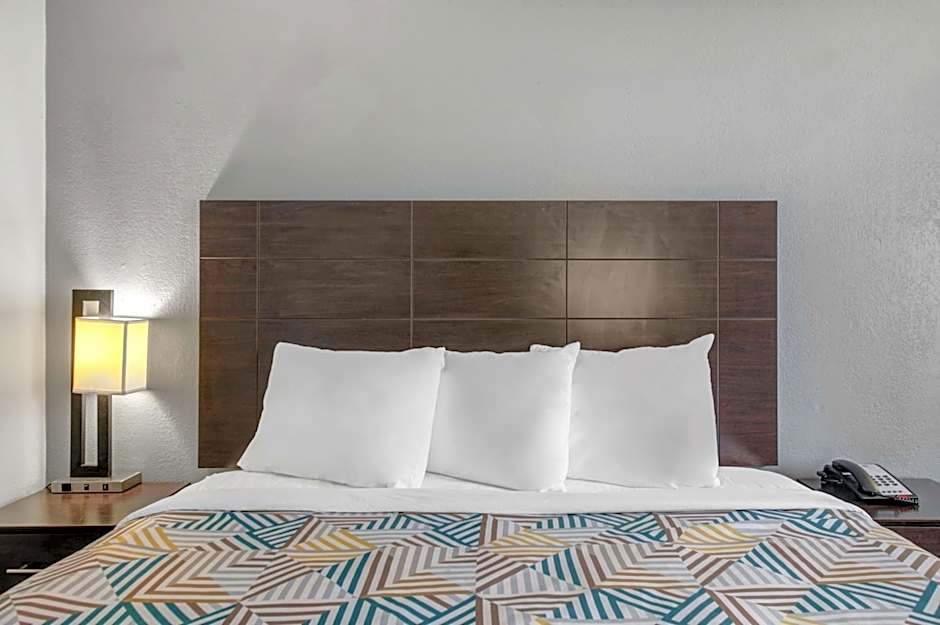 Motel 6 Chickasha, OK