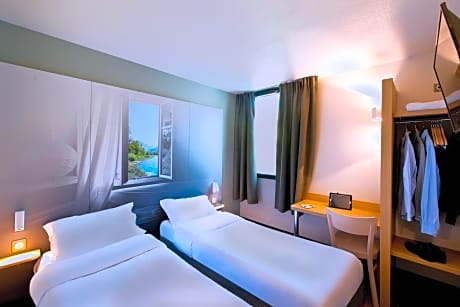 Twin Room (2 Adults)