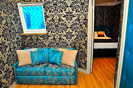 King Suite - Non-Smoking