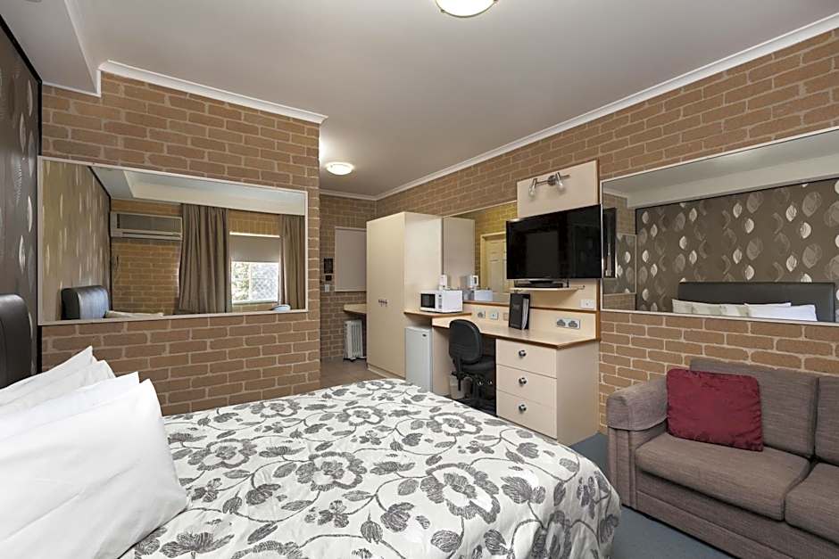 Grand Manor Motor Inn