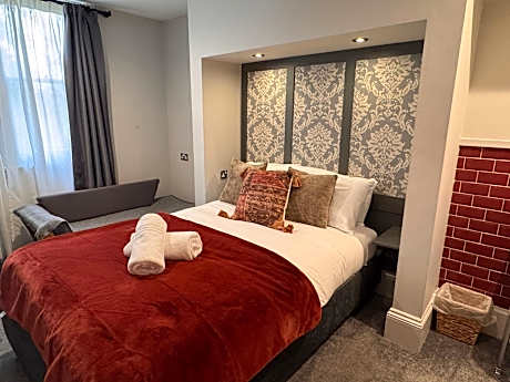 Double room-Economy-Shared Bathroom-Park View-7
