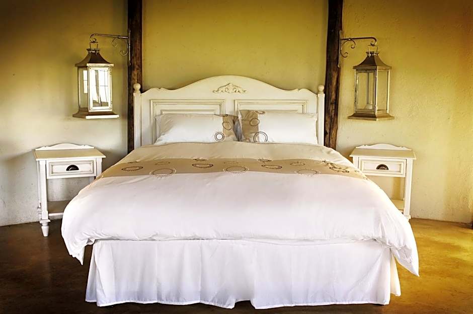 Caracal Lodge