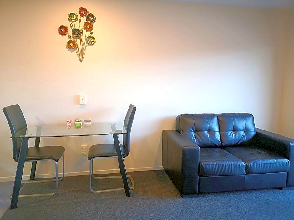 Aston Court Motel