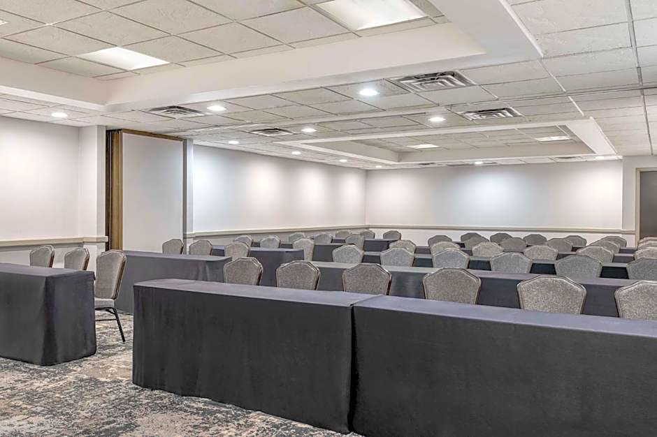 Crowne Plaza Indianapolis-Airport By IHG