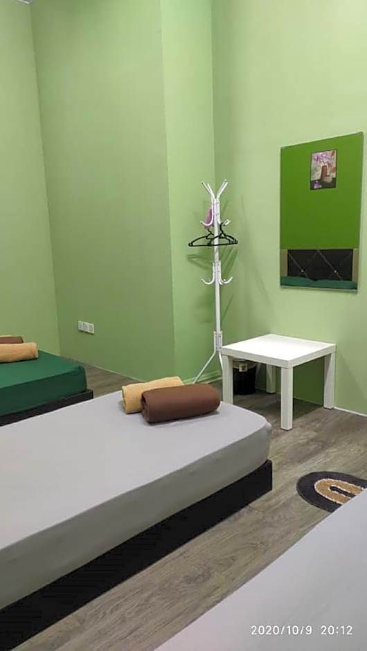 NY TROPICAL BACKPACKERS