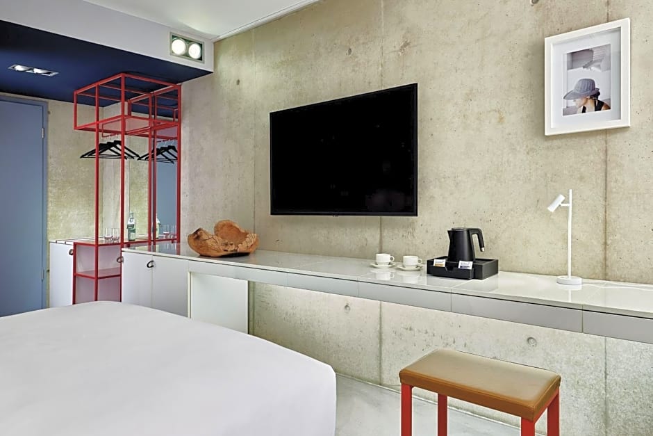 the Deutz, a Tribute Portfolio Hotel