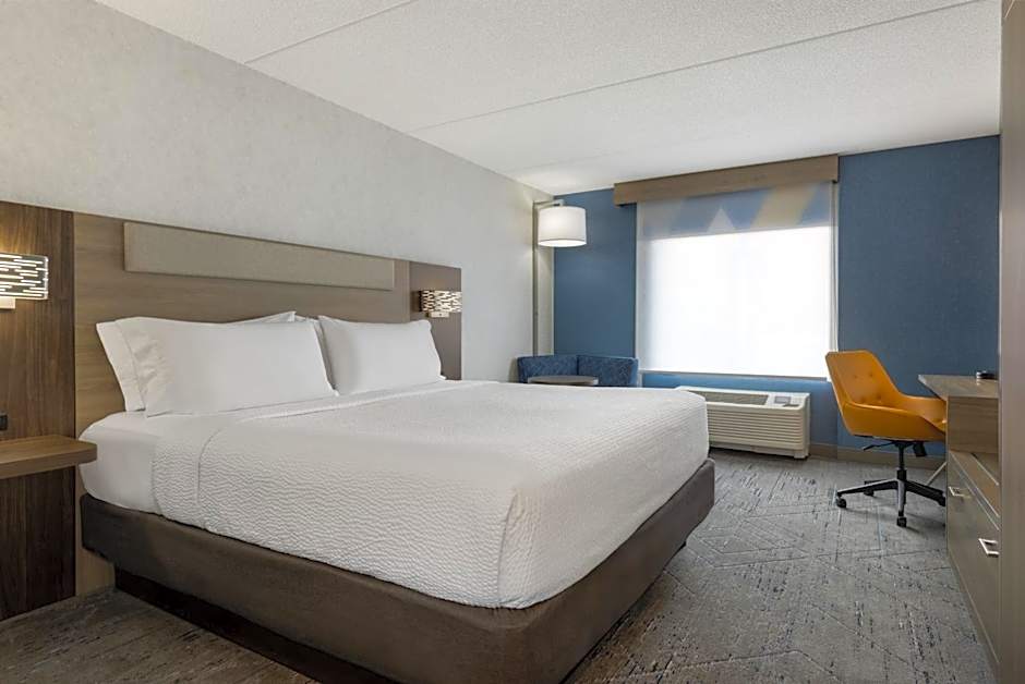 Holiday Inn Express & Suites Ottawa East-Orleans By IHG