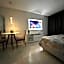 Suíte luxo com tela de cinema no América Towers Studio Residence