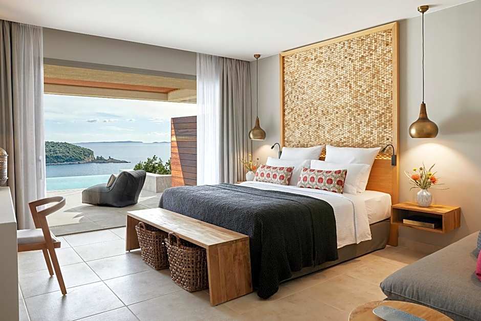 Elix, Mar-Bella Collection