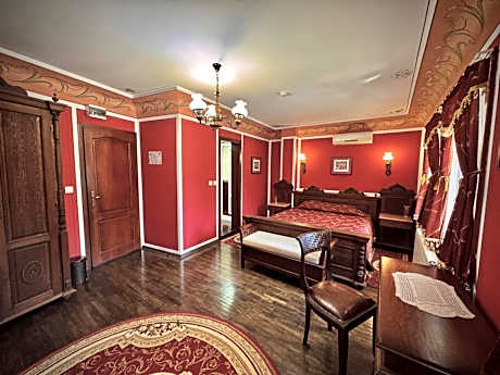 Family Hotel at Renaissance Square