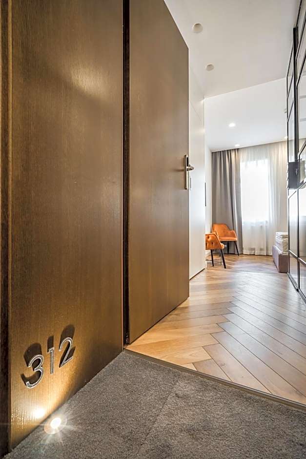 Budapest Eye- Boutique Suites, by BQA