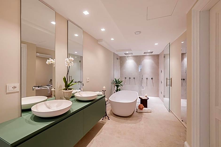 Naxi Suites