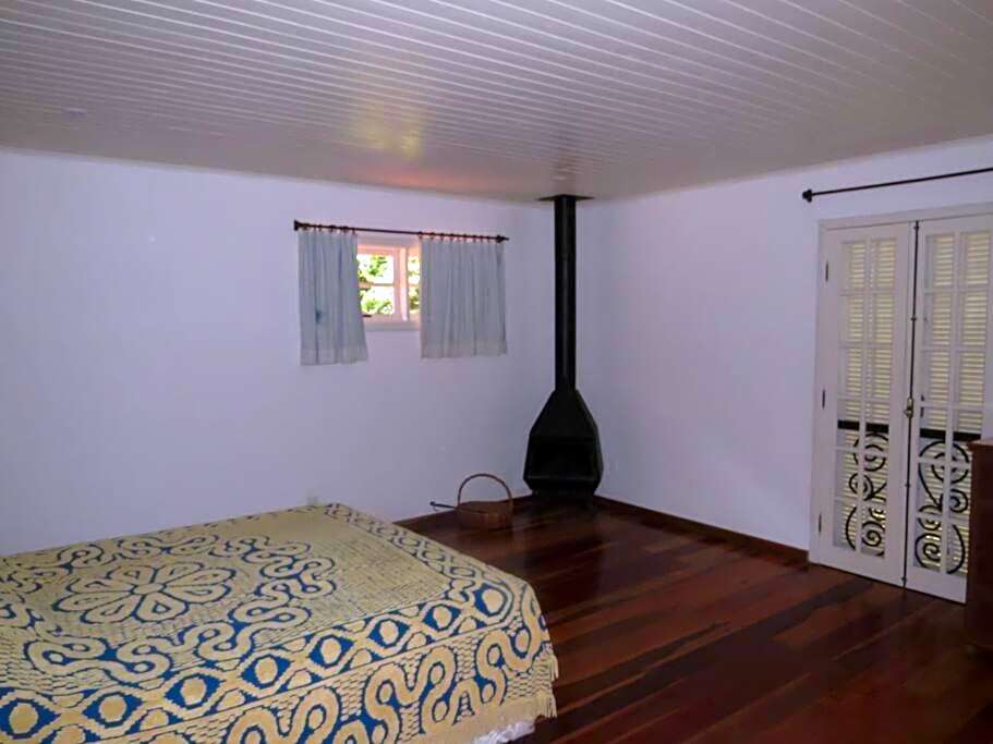 Linda casa em Mury,com riacho e lareira