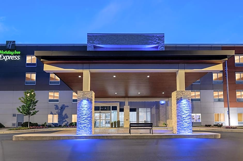 Holiday Inn Express Calhoun South By IHG