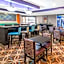 La Quinta Inn & Suites by Wyndham Memphis Airport Graceland