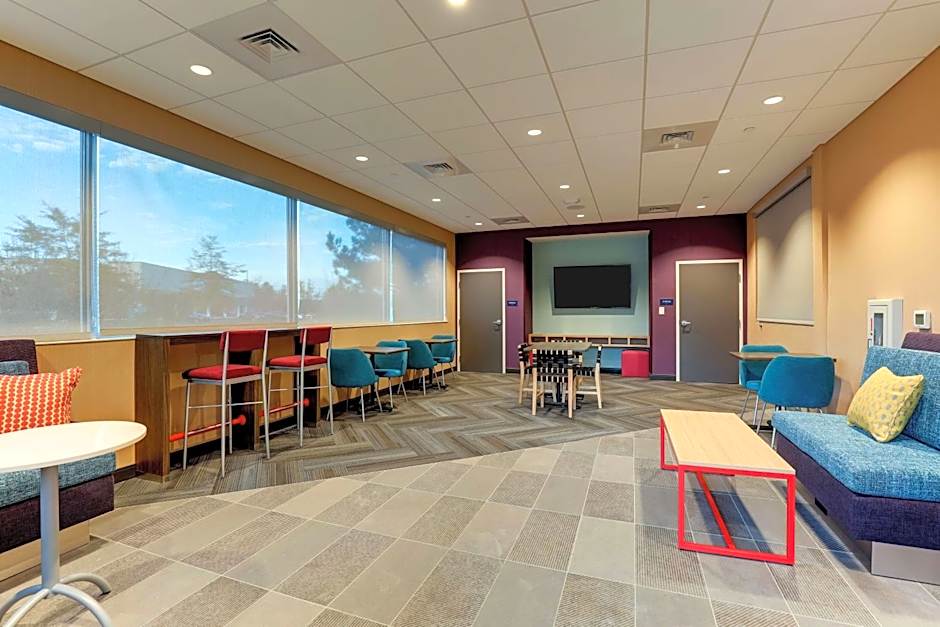 Tru by Hilton Smithfield I-95