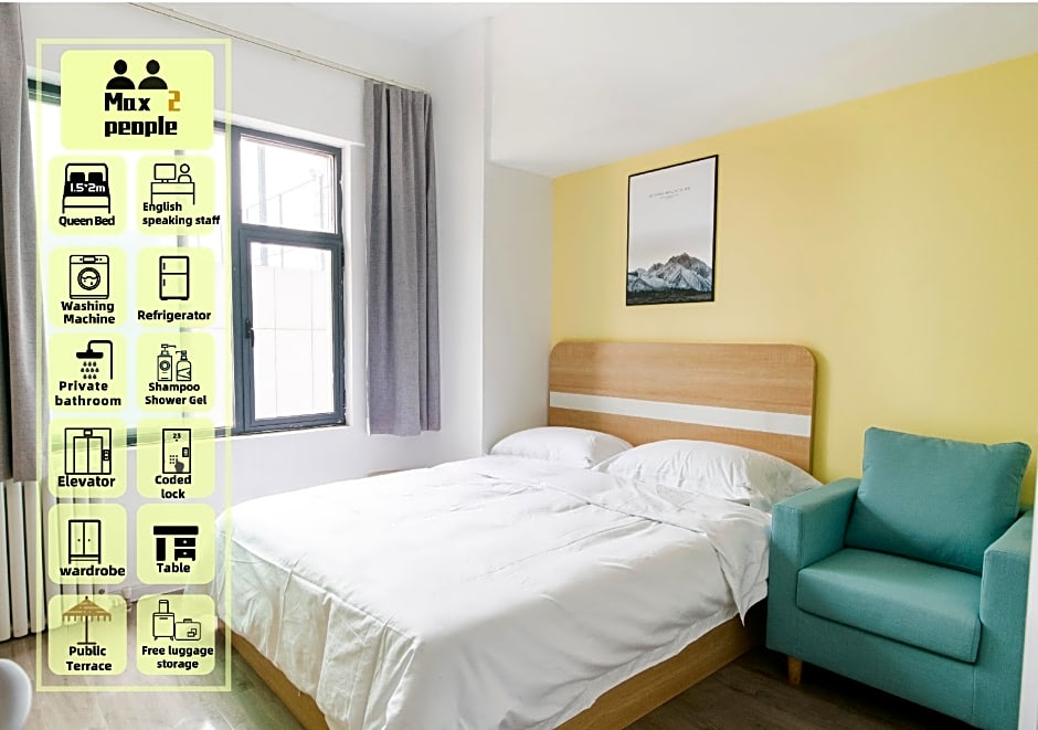 Xi'An Busy Hotel Bell Tower City Wall