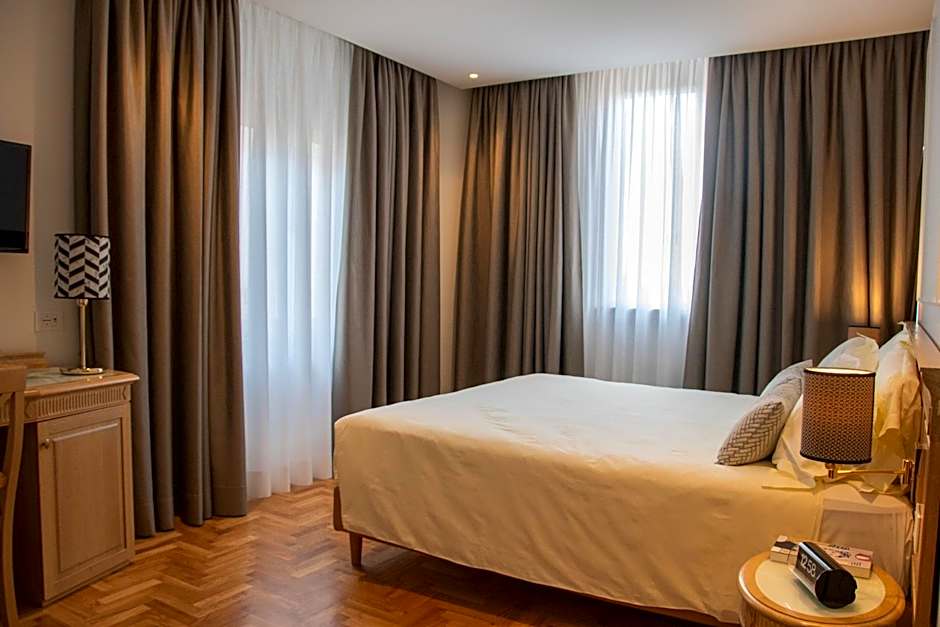 Ambassador Palace Hotel