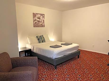 Queen Room with Shared Bathroom