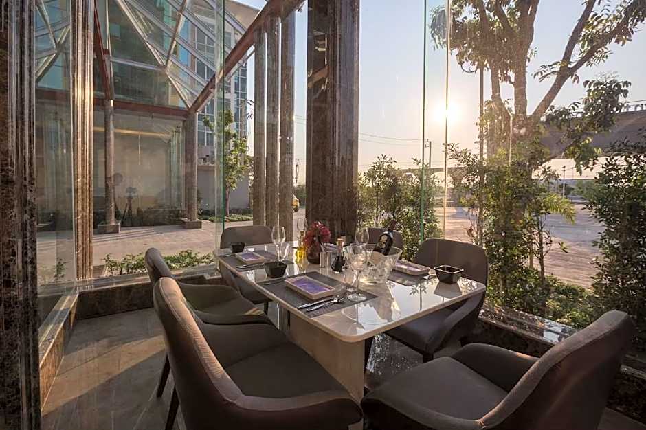 Elegant Airport Hotel