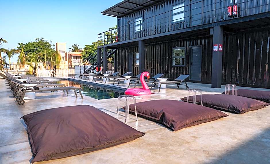 Boxo Diani - Unique Beach Front Container Eco-Hotel