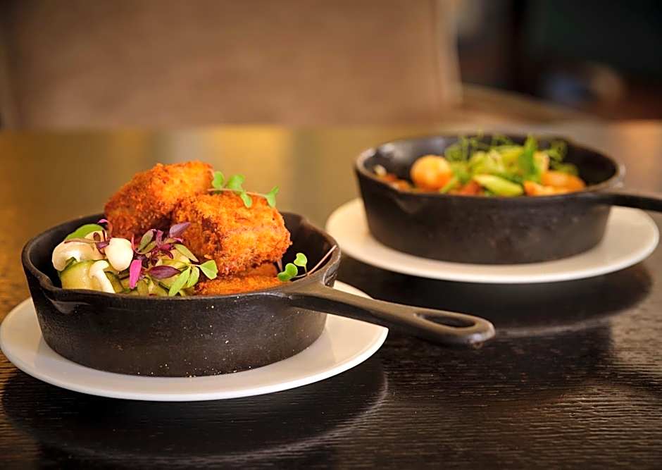 The College Green Dublin Hotel, Autograph Collection 