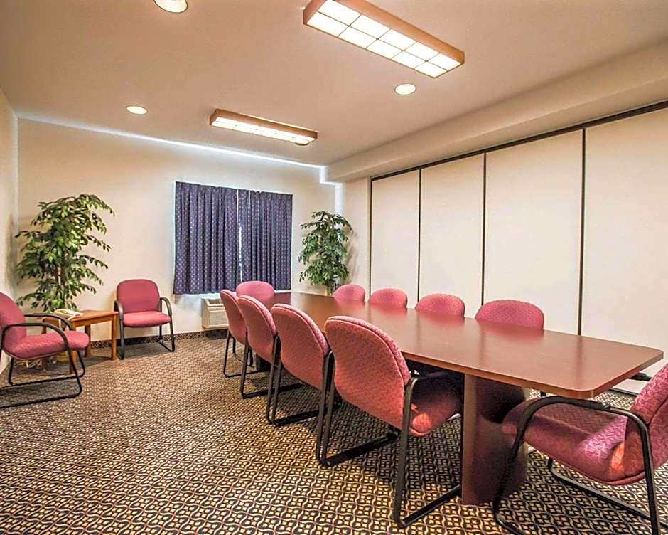 Quality Inn & Suites Dixon Near I-88