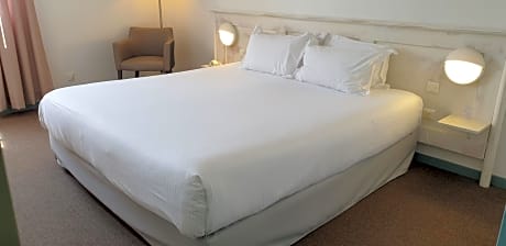 Standard Double Room with Wellness Center access - Parking View