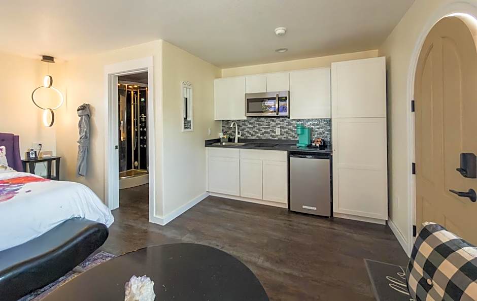 EO Bungalows, Black Hills