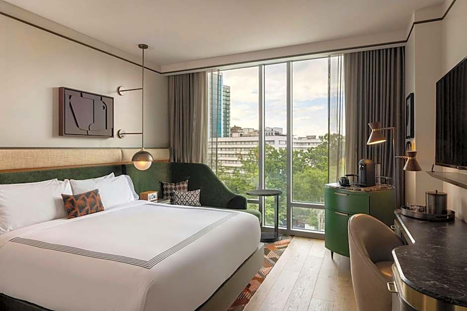 The Tess, Autograph Collection